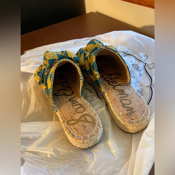 Sam Edelman Blue and Yellow Tribal Slides US6 - Picture 5 of 7